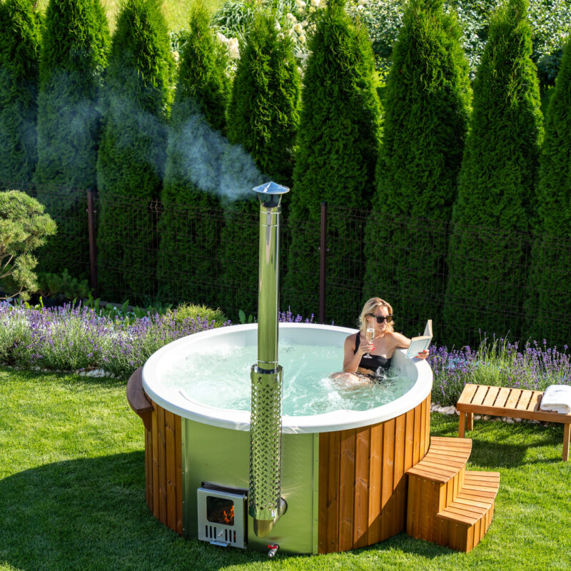 Acrylic-hot-tub-with-integrated-2